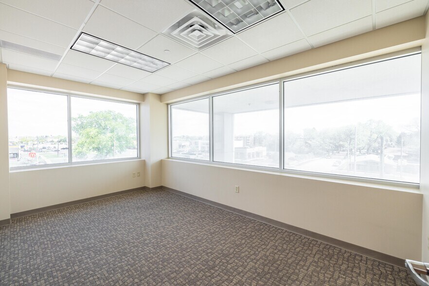 More Photos Of 30701 Woodward Ave, Royal Oak Office For Lease