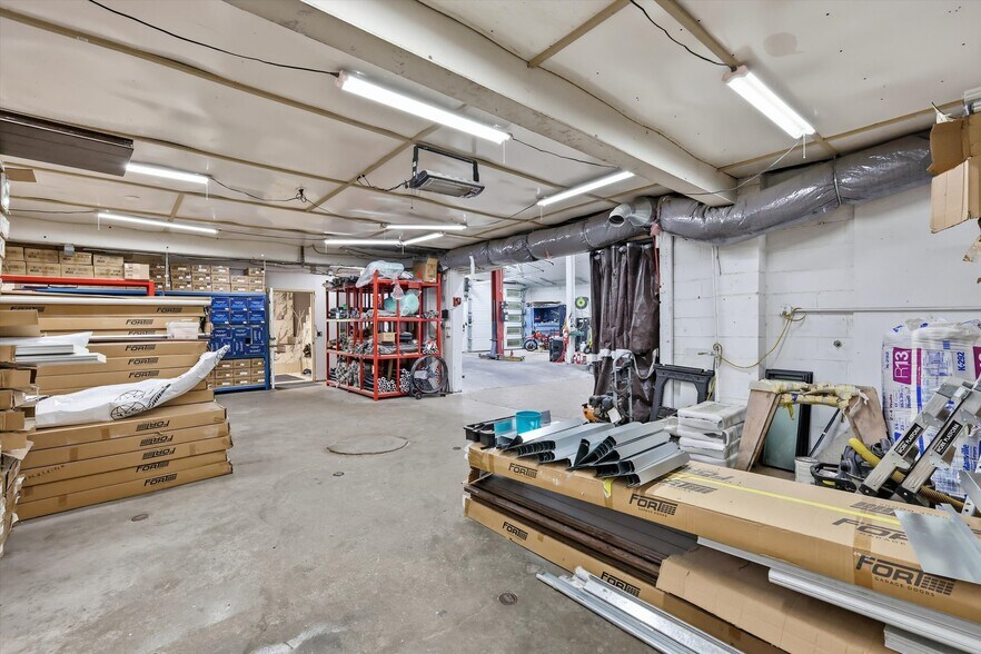 More Photos Of 7511 Leavenworth Rd, Kansas City Auto Repair For Sale