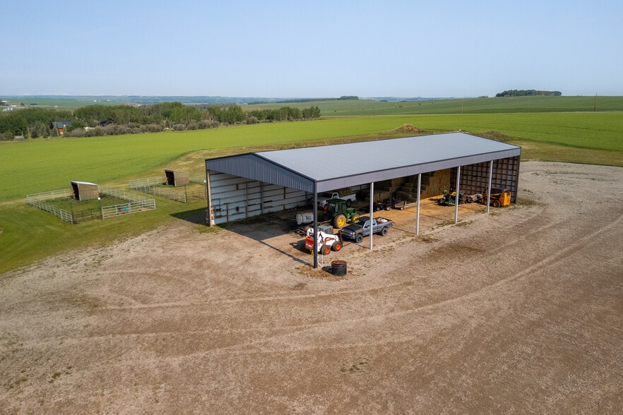 More Photos Of 3245 Township Road 292, Madden Horse Stables For Sale