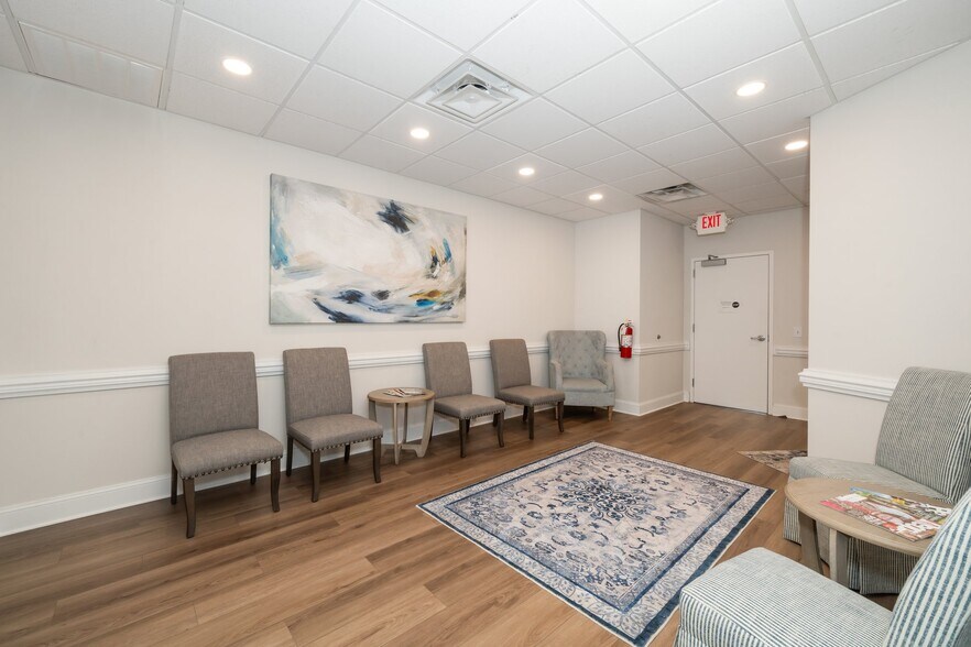 More Photos Of 3731 NW Cary Pky, Cary Medical For Lease