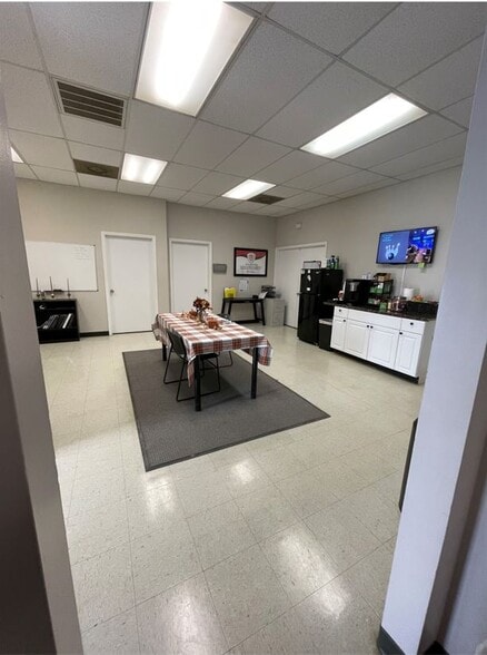 More Photos Of 510 Corliss St, Greensboro Light Manufacturing For Lease