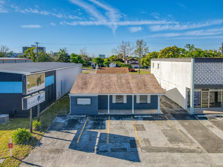 More Photos Of 1976 W Fairbanks Ave, Winter Park General Retail For Sale
