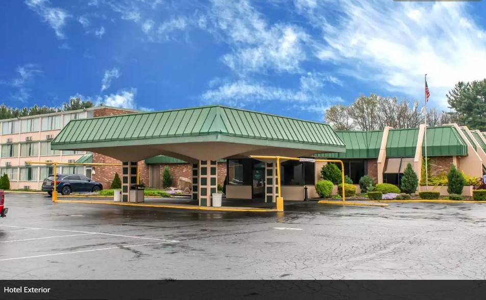 Primary Photo Of 3200 S Hermitage Rd, Hermitage Hotel For Sale