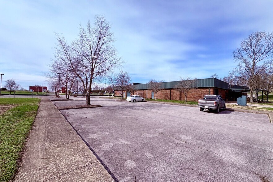 More Photos Of 1014 S Main St, Nicholasville Office For Sale