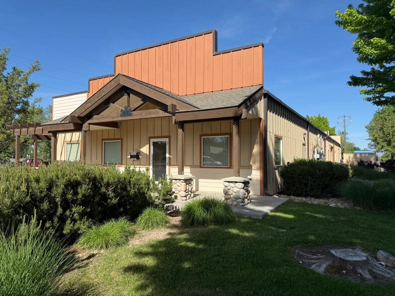 More Photos Of 412 S King Ave, Middleton General Retail For Sale