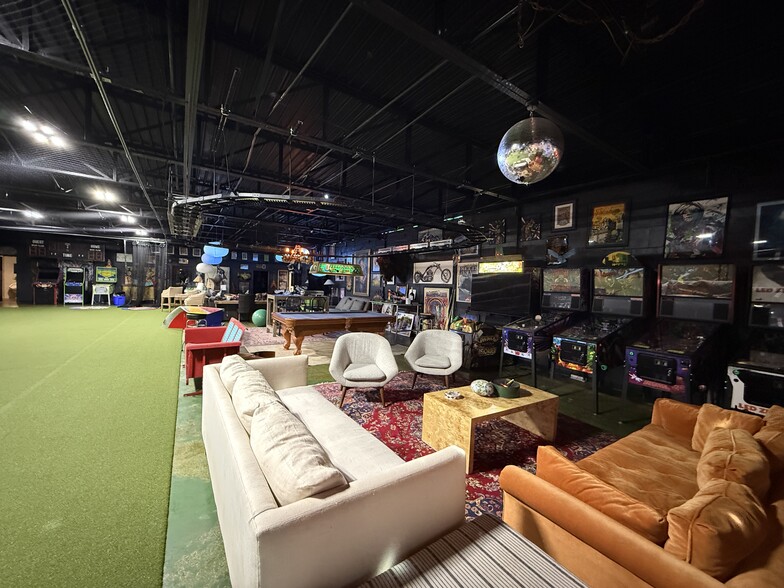 More Photos Of 3029 3rd Ave S, Birmingham Showroom For Sale