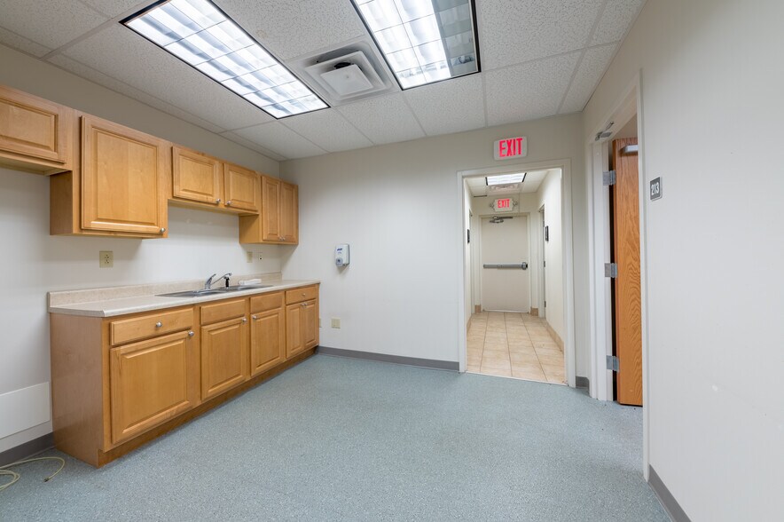 More Photos Of 11 Chenoweth Dr, Bridgeport Office For Lease