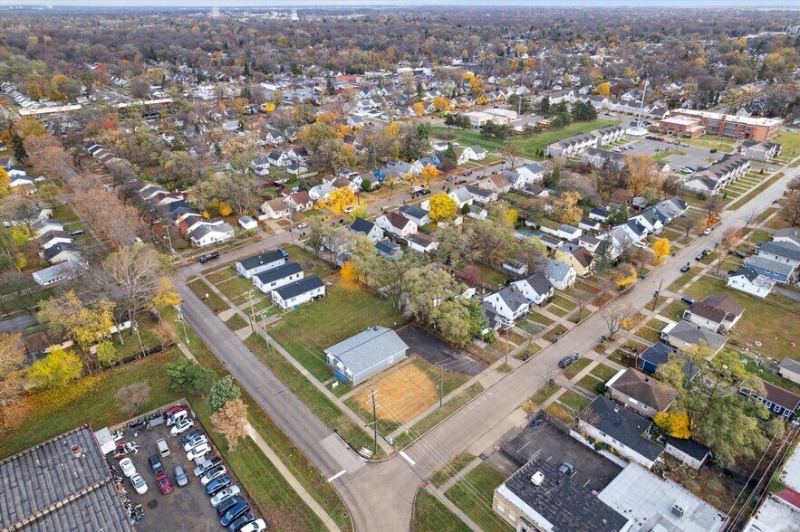 More Photos Of 22610 Rosewood St, Oak Park Office Residential For Sale