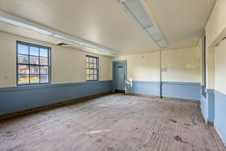 More Photos Of 224 N Oak St, Ukiah Office Residential For Sale