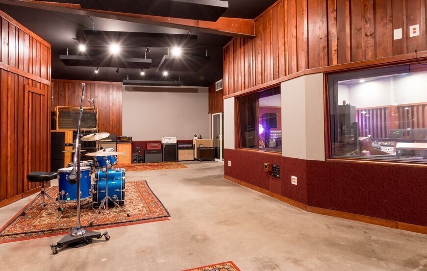More Photos Of 211 W Avenue 33, Los Angeles Warehouse For Sale