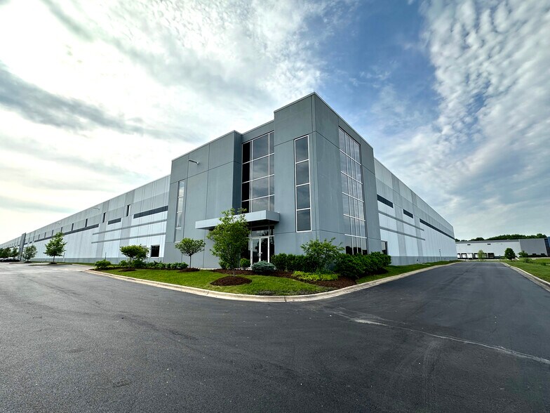 More Photos Of 2801 Alft Ln, Elgin Manufacturing For Lease