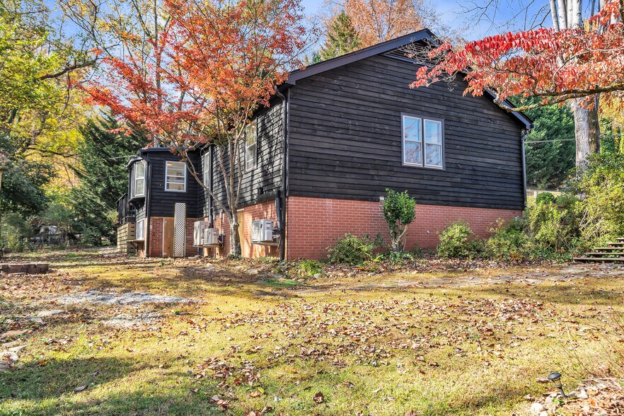 More Photos Of 35 Wilcox Rd, Tryon Apartments For Sale