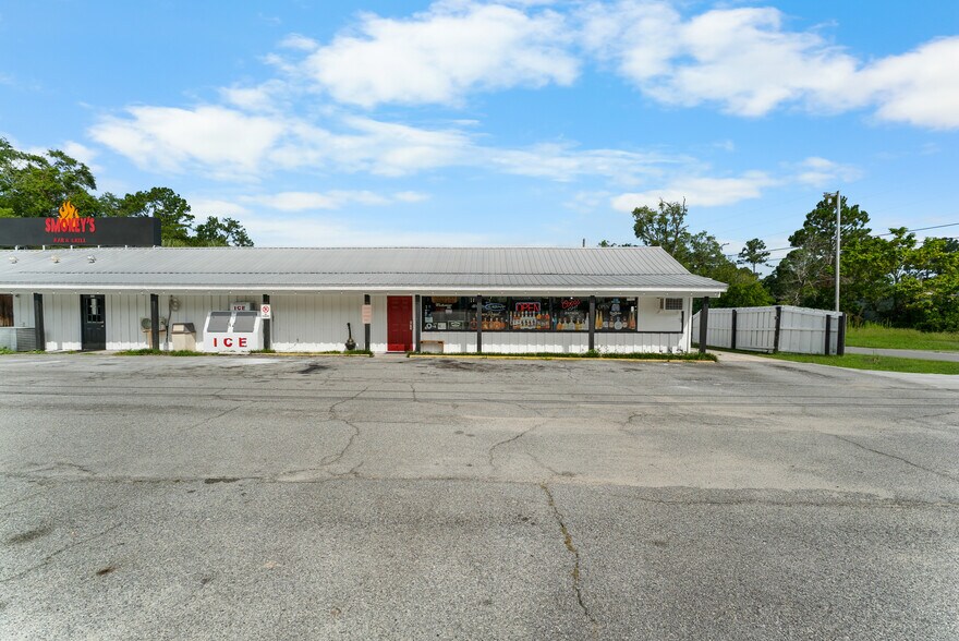More Photos Of 512 S US Highway 301, Jesup Storefront For Sale