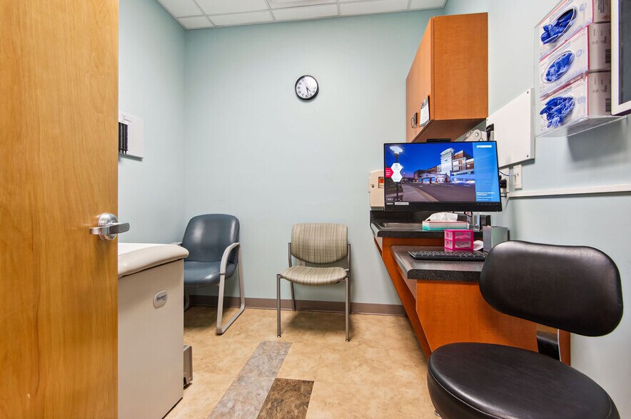 More Photos Of 4275 Western Blvd, Jacksonville Medical For Sale