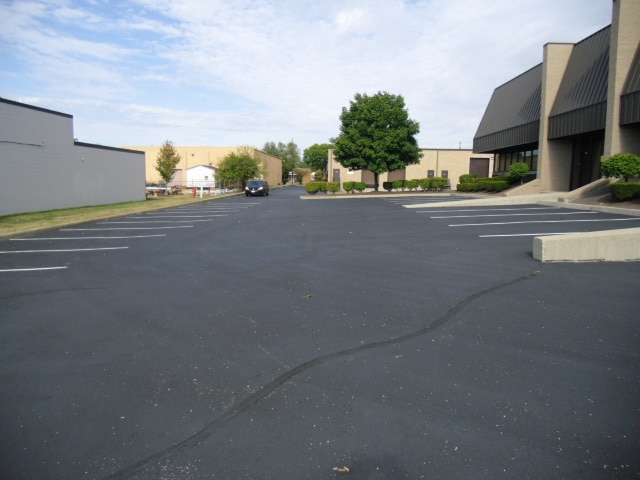 More Photos Of 5853-5871 Creek Rd, Blue Ash Warehouse For Lease