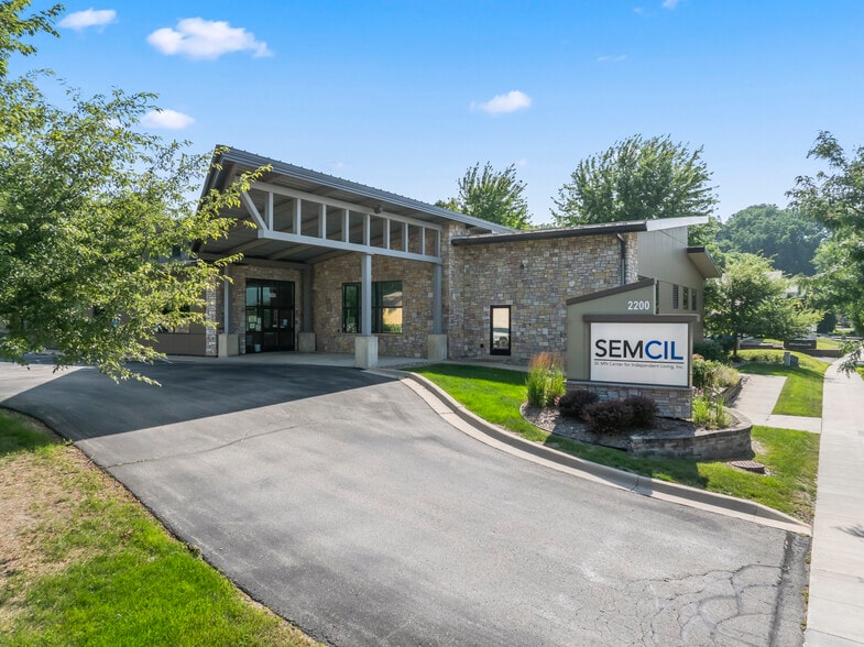 Primary Photo Of 2200 2nd St SW, Rochester Office For Sale