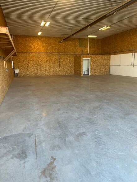 More Photos Of 1170 S 29th St W, Billings Flex For Lease