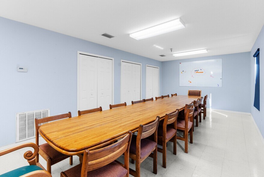 More Photos Of 7044 Commercial Way, Weeki Wachee Office For Sale