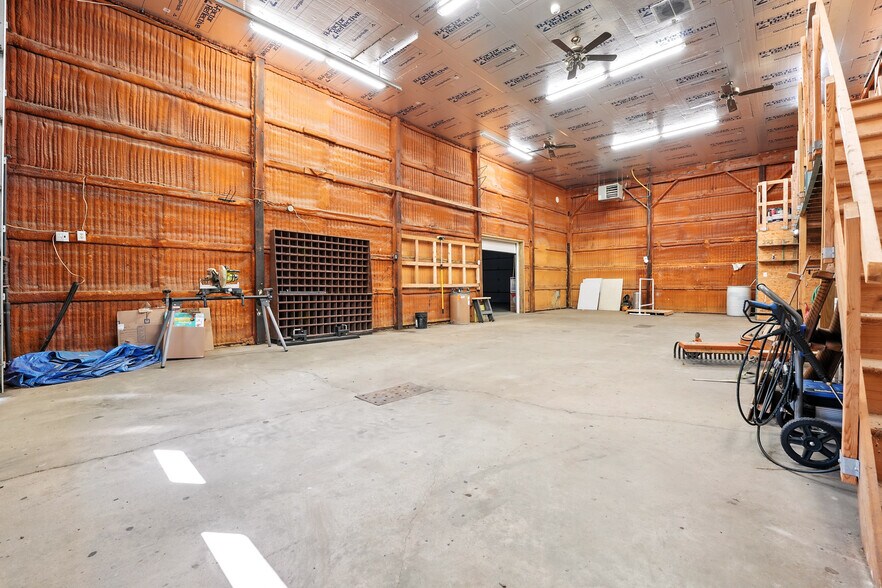 More Photos Of 4487 Sr 8, Titusville Showroom For Sale