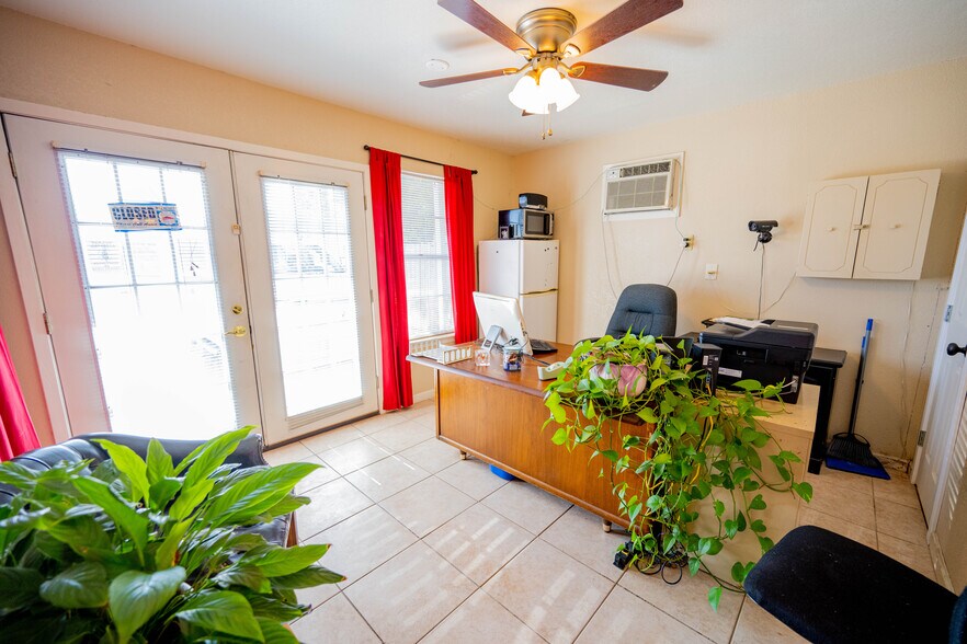 More Photos Of 5111 Interstate 35 N, Waco Apartments For Sale