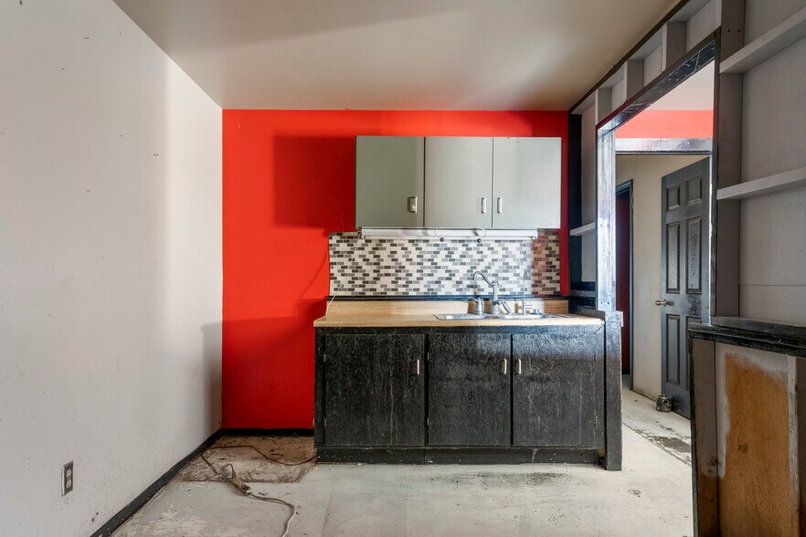 More Photos Of 12 S 111th Ave, Tulsa Service For Lease