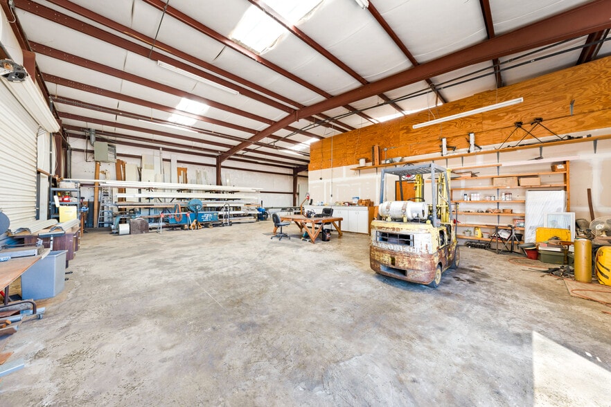 More Photos Of 110 Industrial Dr, Forney Showroom For Sale