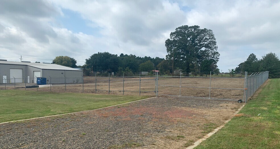 More Photos Of 175 Marvin A Smith Rd, Kilgore Warehouse For Lease