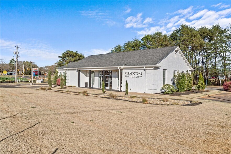 More Photos Of 100 Inman Rd, Lyman Office For Sale