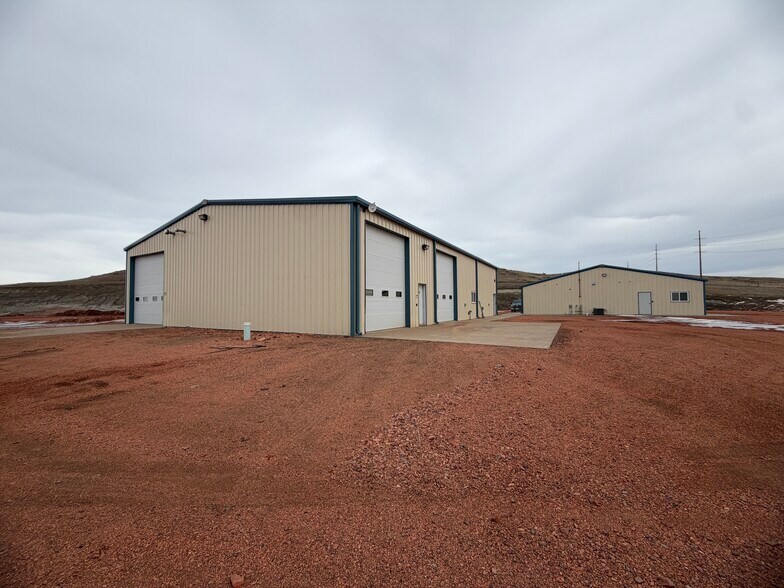 More Photos Of 2114 24th Ave SE, Watford City Warehouse For Sale