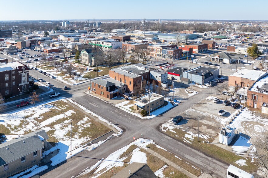 More Photos Of 515 N Monroe St, Litchfield Medical For Sale