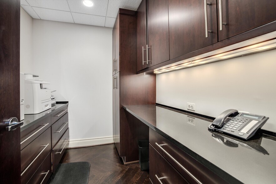 More Photos Of 112 Kercheval Ave, Grosse Pointe Office Residential For Lease