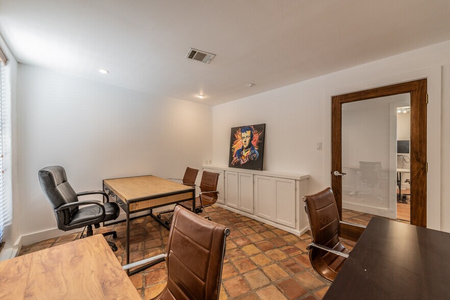 More Photos Of 601 E Ashby Pl, San Antonio Restaurant For Lease