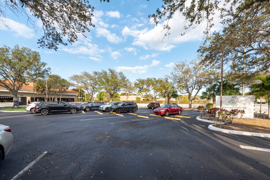 More Photos Of 8201 W Mcnab Rd, Tamarac General Retail For Sale