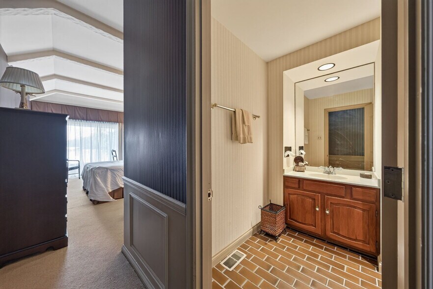More Photos Of 1461 Highway EE, Winfield Specialty For Sale