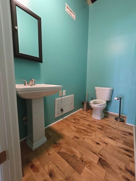 More Photos Of 116 S Steele St, Sanford Storefront Retail Residential For Lease