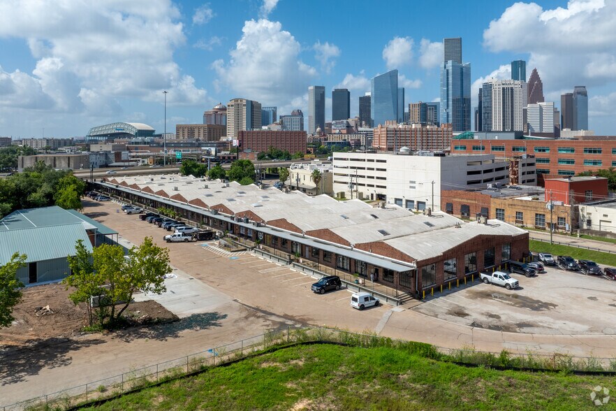 More Photos Of 1125 Providence St, Houston Warehouse For Lease