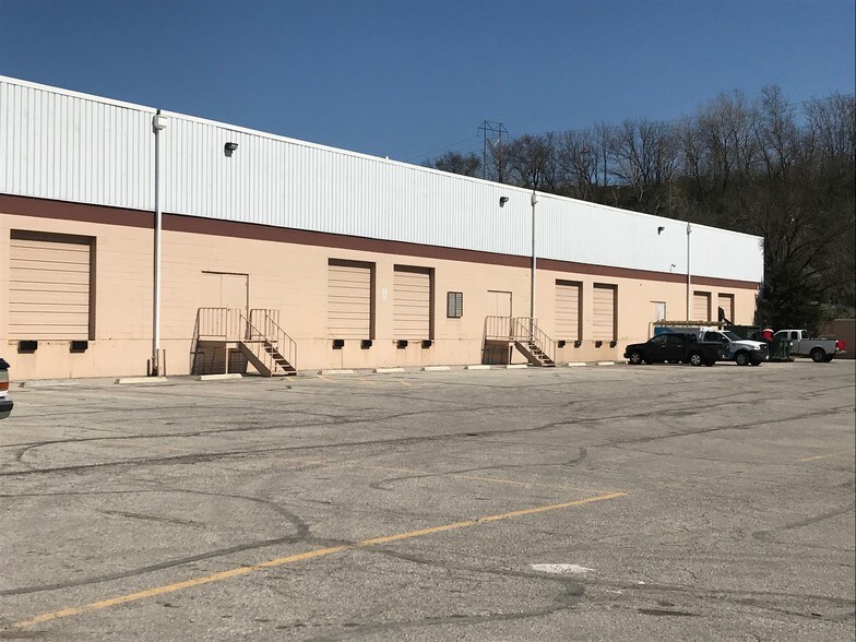 More Photos Of 1940-1958 Foxridge Dr, Kansas City Warehouse For Lease