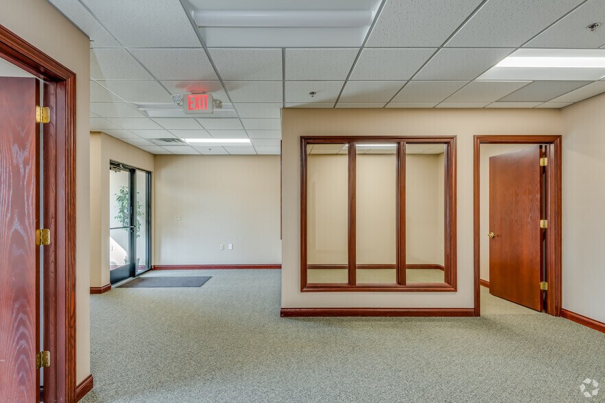 More Photos Of 119 N McCarthy Rd, Appleton Office For Lease