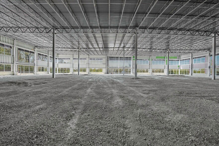 More Photos Of 2150 Executive Hills Dr, Auburn Hills Warehouse For Sale