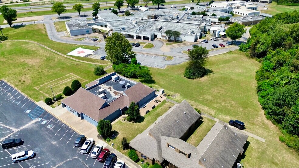 More Photos Of 810 Newman Dr, Helena Office For Sale