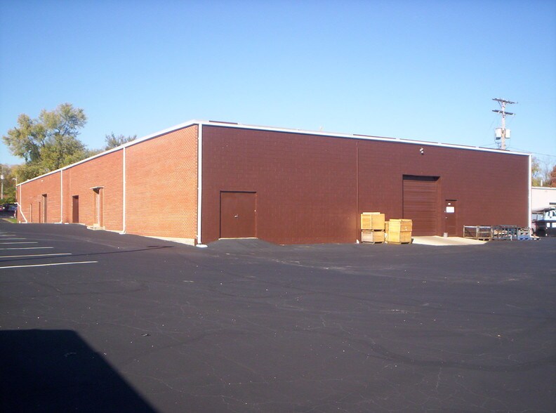 More Photos Of 118-126 Westpark Rd, Centerville Warehouse For Lease
