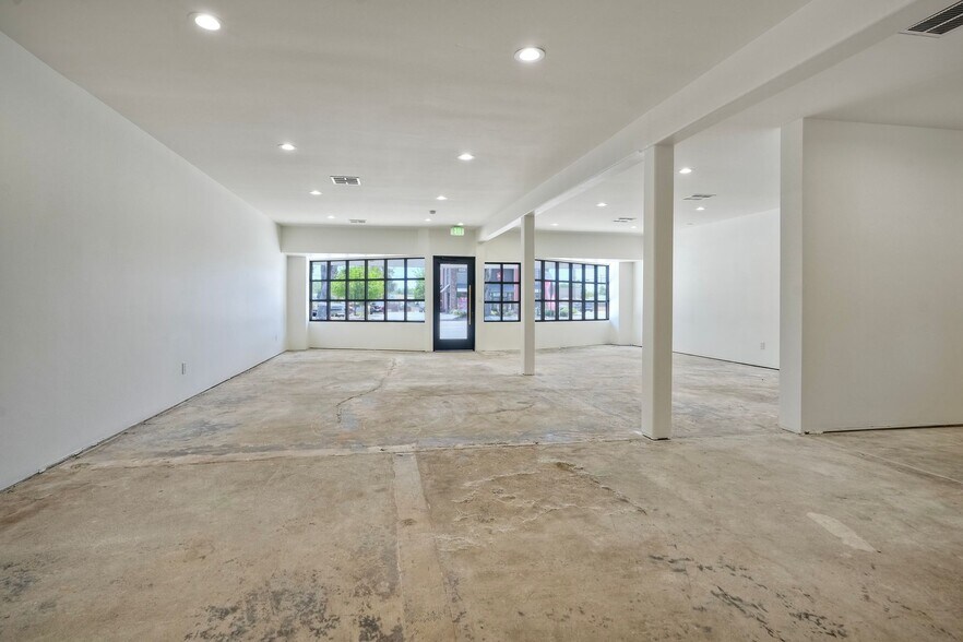 More Photos Of 1045 Main St, Ramona Freestanding For Lease