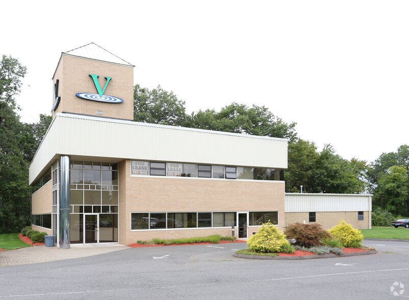 More Photos Of 37 Northwest Dr, Plainville Office For Lease