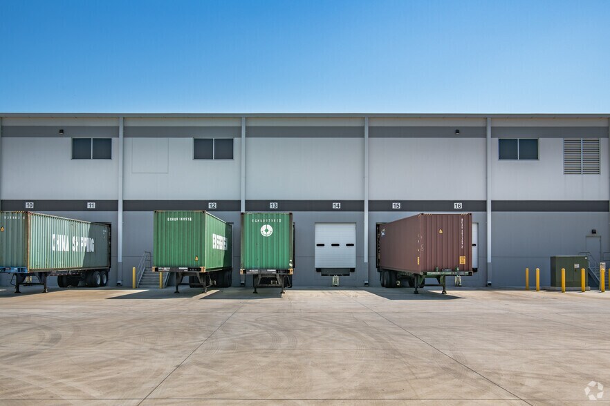 More Photos Of 8 Sonny Perdue Dr, Garden City Distribution For Lease