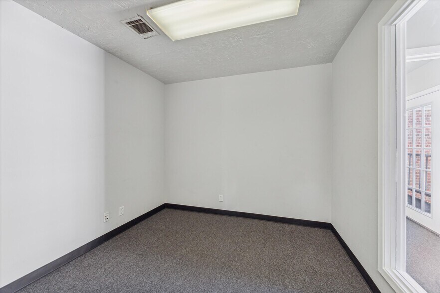 More Photos Of 16815 Royal Crest Dr, Houston Loft Creative Space For Sale
