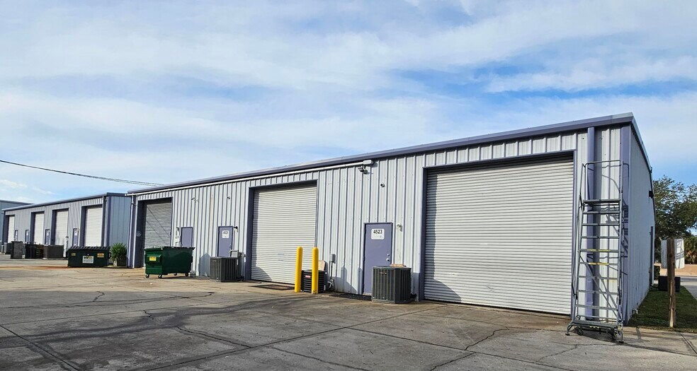 More Photos Of 4515-4521 Northgate Ct, Sarasota Warehouse For Sale
