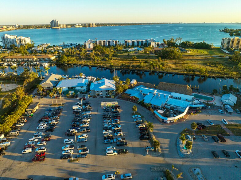 More Photos Of 3444 Marinatown Ln, North Fort Myers Unknown For Lease