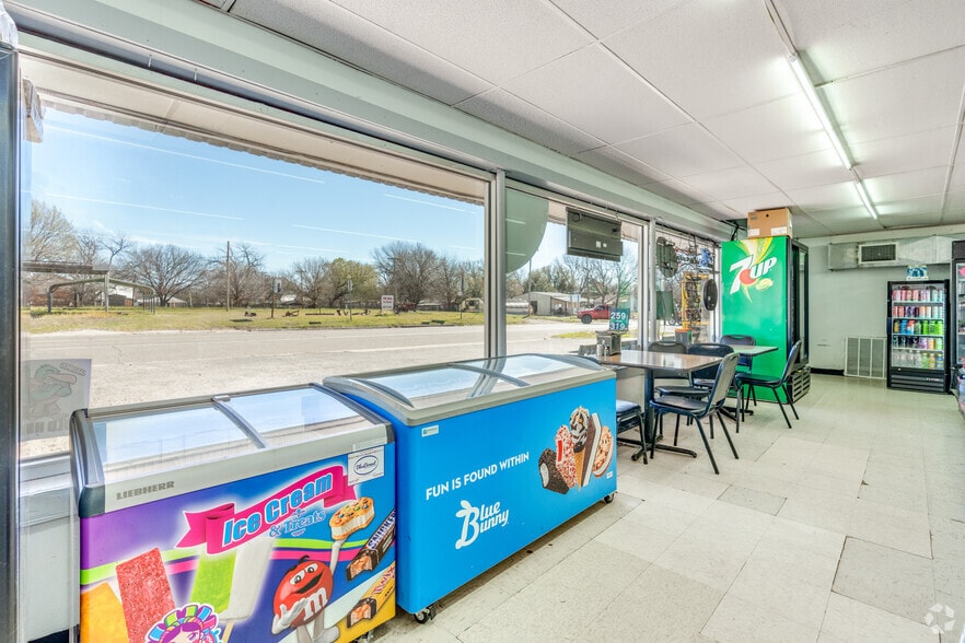 More Photos Of 1201 6th St, Ryan General Retail For Sale