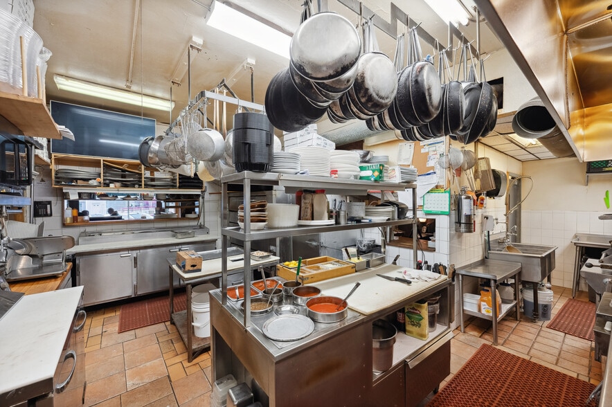 More Photos Of 21 Hill St, Southampton Restaurant For Lease