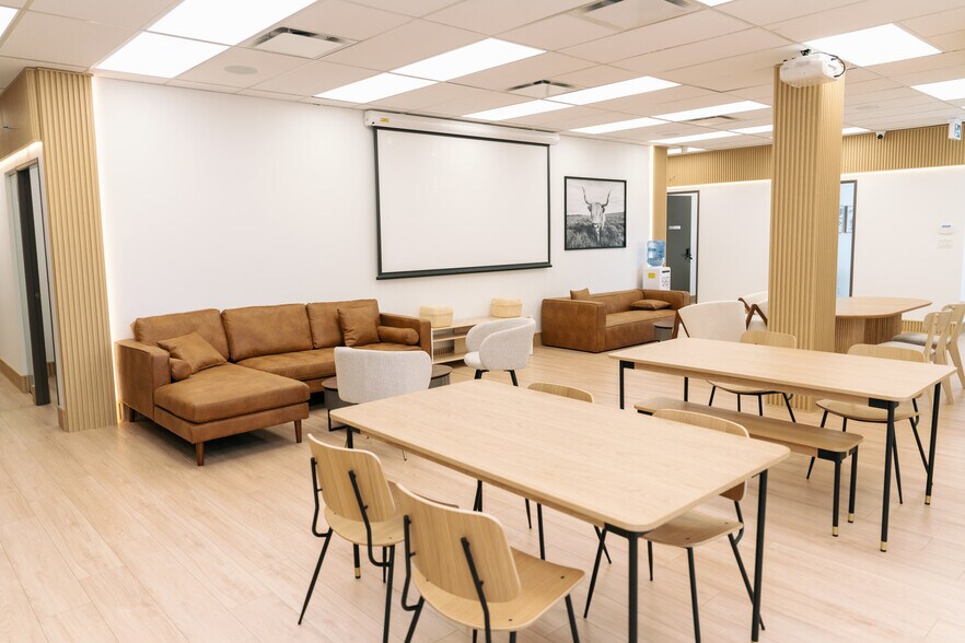 More Photos Of 202-1128 Broadway W, Vancouver Coworking Space